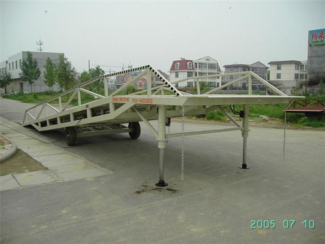 移动式登车桥,金力机械***,液压移动式登车桥